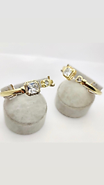 Kare Taş ve Kalp Detaylı Altın Kaplama Kelepçe