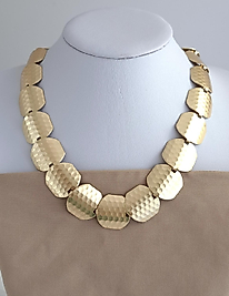 Altın Kaplama Çekiç Desenli Geniş Plaka Kolye